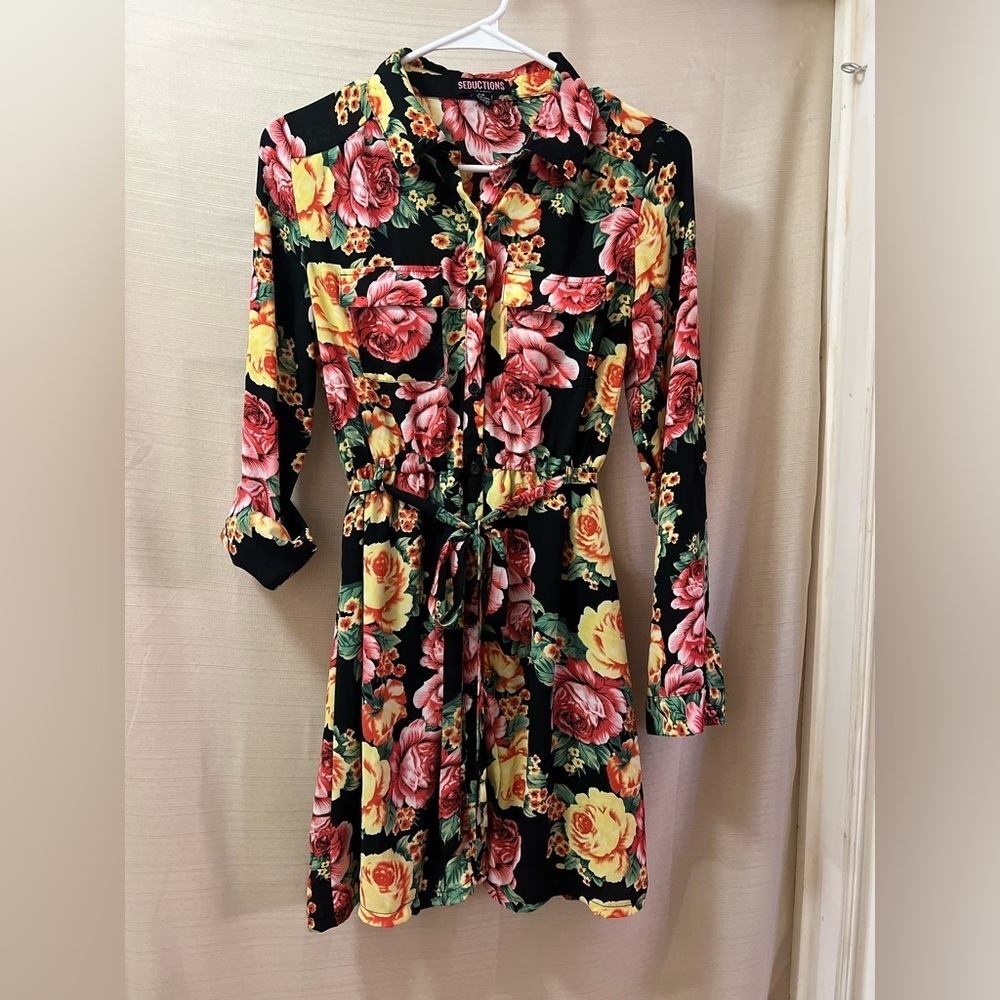 🔴 Seductions Black Dress with Red and Yellow Floral Print Size Small